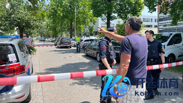6月10日，捕快在奥地利格拉茨市枪击事件现场近邻执勤 （新华社 图）